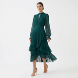 Mariana | Vestido Plissado com Mangas Fluídas e Folhos Assimétricos