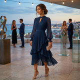 Mariana | Vestido Plissado com Mangas Fluídas e Folhos Assimétricos