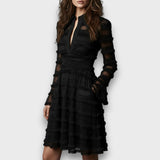 Sílvia | Vestido Curto com Textura de Franjas e Decote em V
